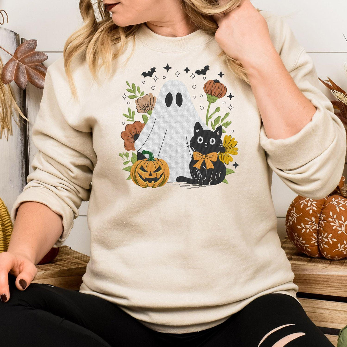 Sand Halloween embroidered crewneck with a white ghost, black cat and pumpkin