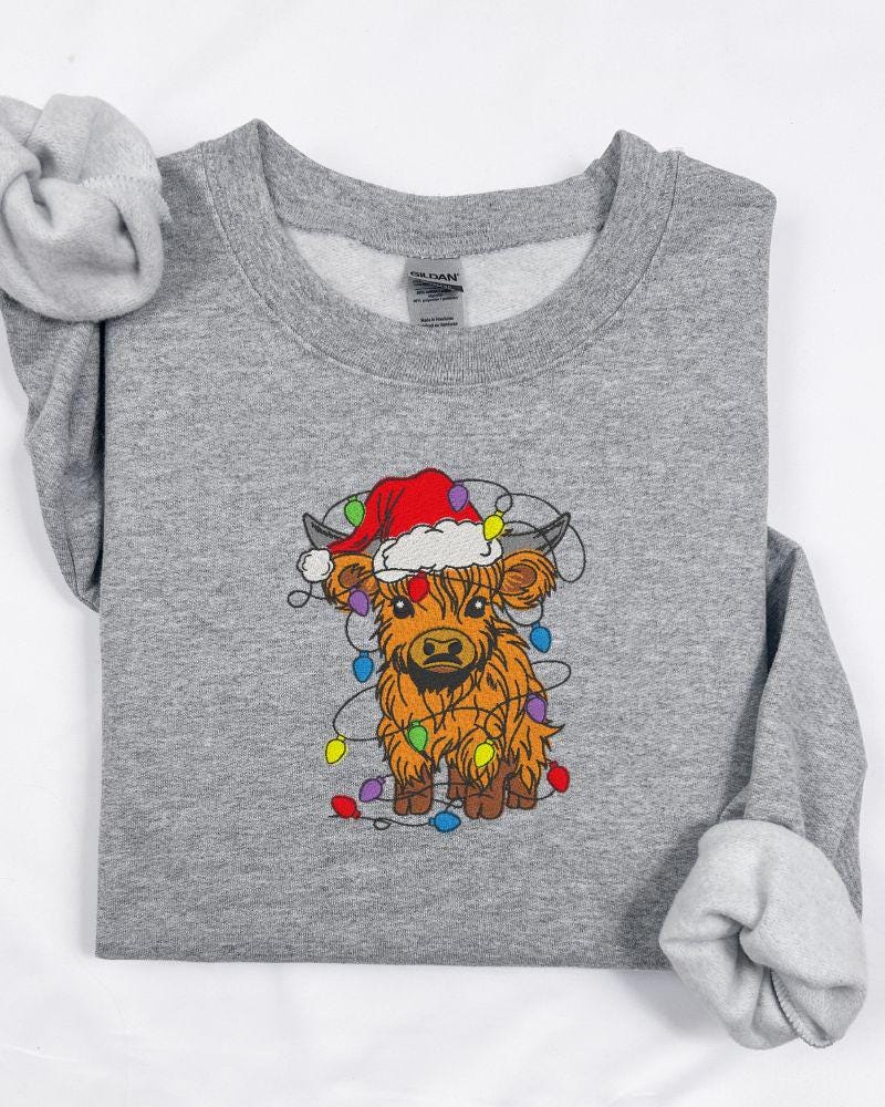 Highland Cow Christmas Sweatshirt – Embroidered Santa Hat Holiday Crewneck – Cozy Farmhouse Animal Lover Sweater Gift