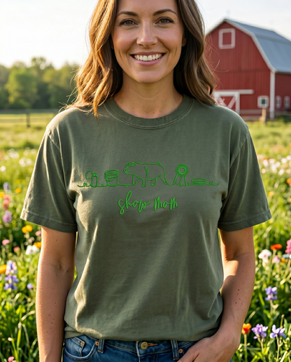 Comfort Colors Moss short-sleeve Show Mom embroidered shirt with green continuous-line show pig design