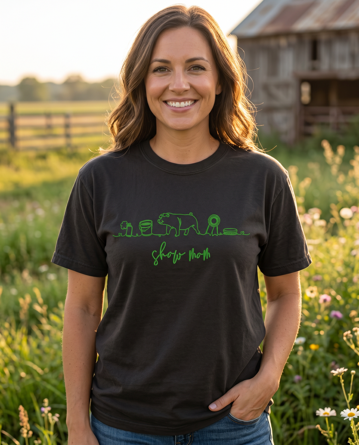 Comfort Colors Pepper short-sleeve Show Mom embroidered shirt with green continuous-line show pig design