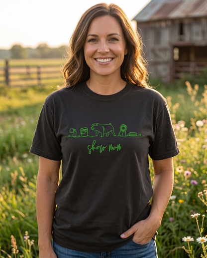 Comfort Colors Pepper short-sleeve Show Mom embroidered shirt with green continuous-line show pig design