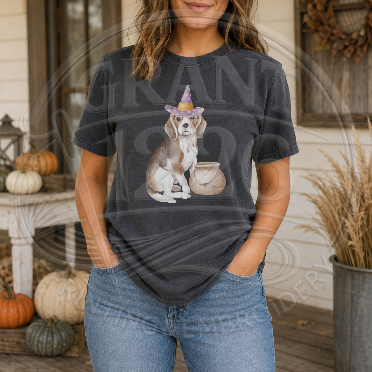 Pepper beagle witch Halloween short sleeve graphic shirt